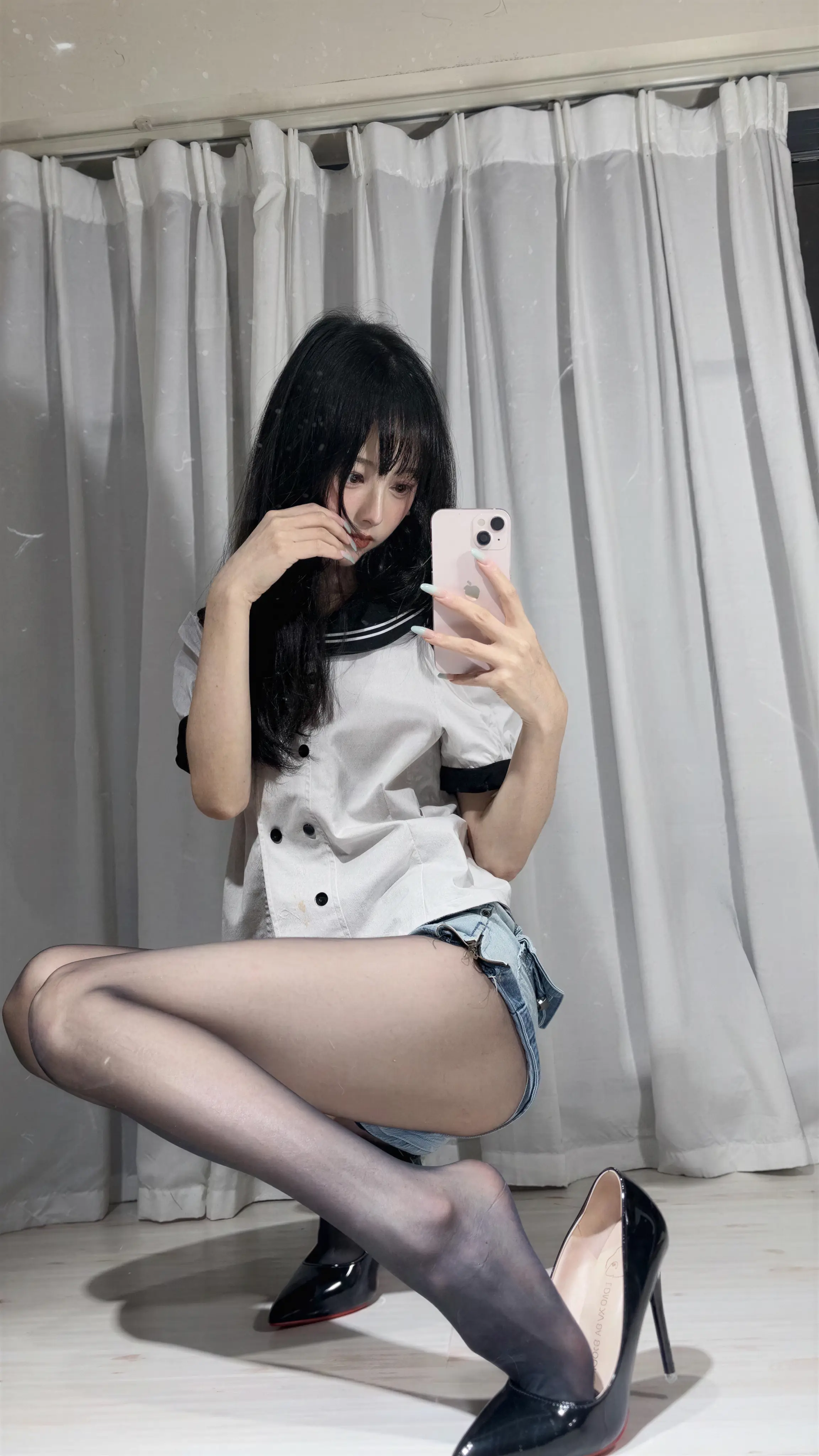小甜酒子 – 高跟和丝袜很配嘛 9P